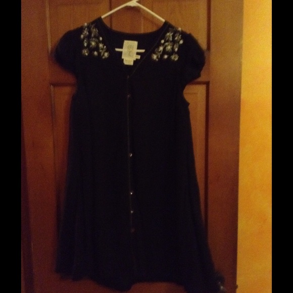 Cute, comfy, great with tights or skinny jeans!