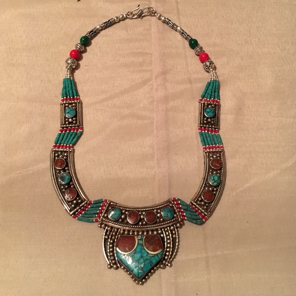 🎉 Turquoise and real Coral Stone Necklace - Picture 2 of 3