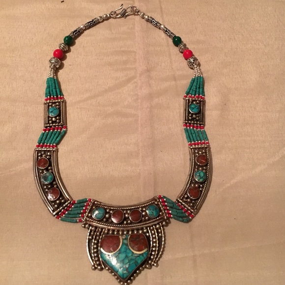 🎉 Turquoise and real Coral Stone Necklace - Picture 3 of 3