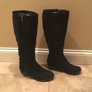 Black fringe boots