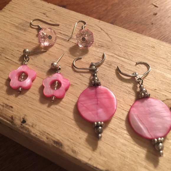 3 pairs of pink earring