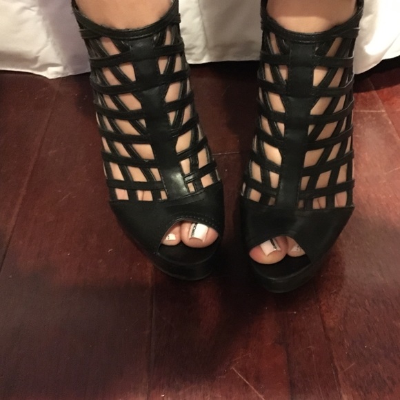 G by Guess women's heels size 7 - Picture 2 of 4