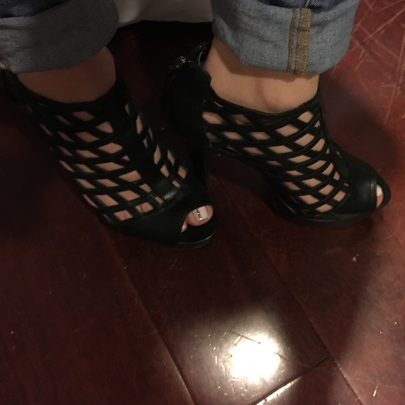 G by Guess women's heels size 7 - Picture 3 of 4