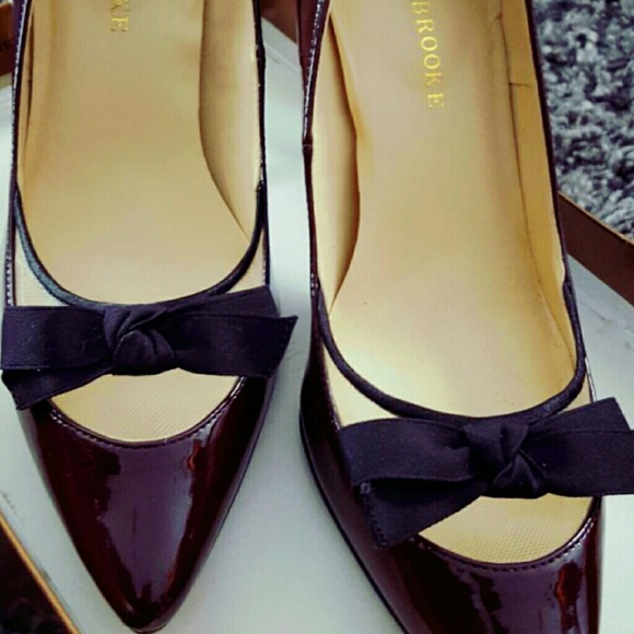 Burgundy Heels - BowTie Audrey Brook Heels Size 8.5 - Picture 2 of 4
