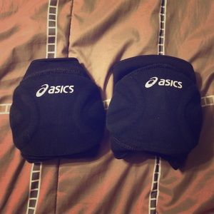 Black Asics Knee Pads