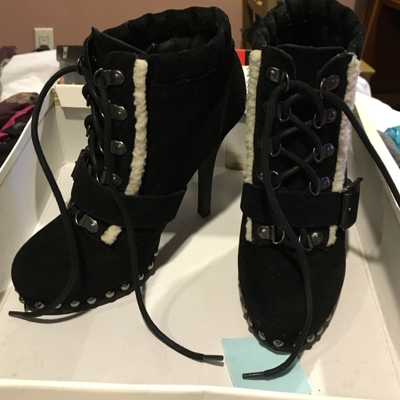 Lace up Booties size 7 - Picture 2 of 4