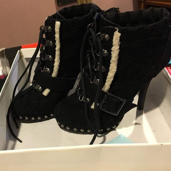 Lace up Booties size 7 - Picture 3 of 4