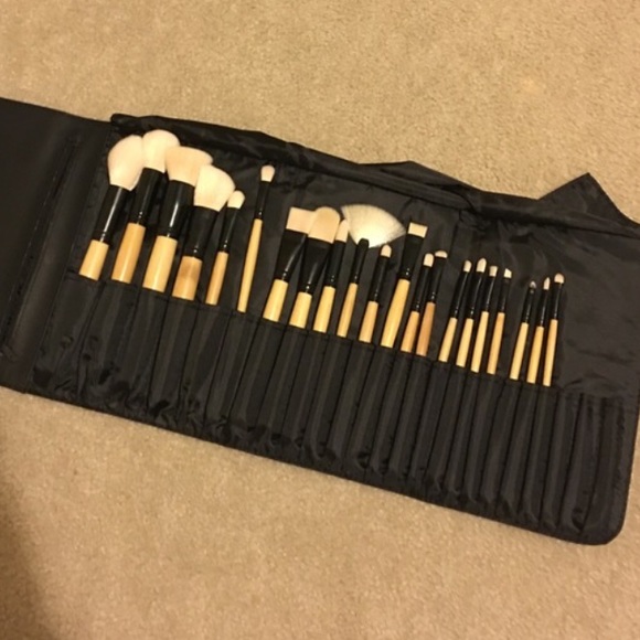 Coastal Scents brush set