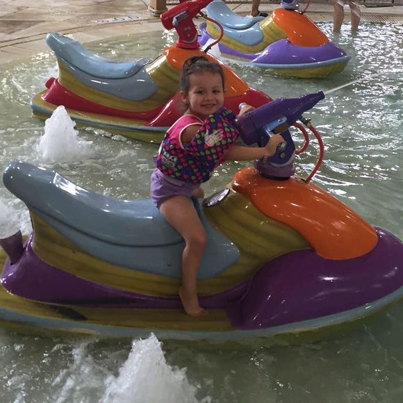 Meet your Posher, Noemi - Picture 1 of 1