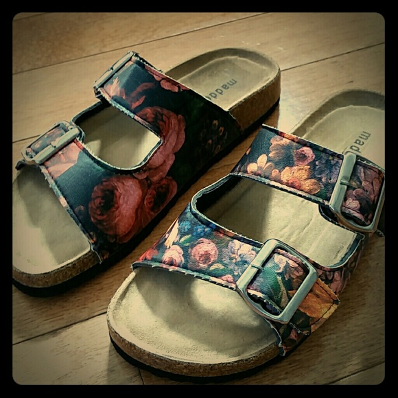 Madden Girl Shoes - NWOT Madden Girl Brando Footbed Sandals sz 6.5