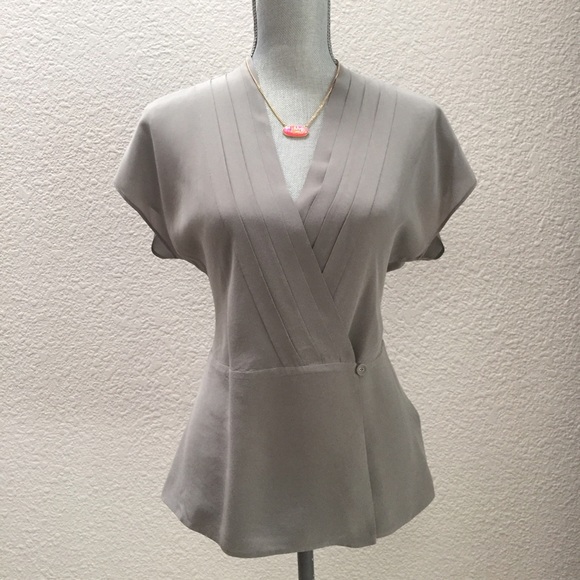 Banana Republic Tops - BEAUTIFUL Banana Republic pleated blouse