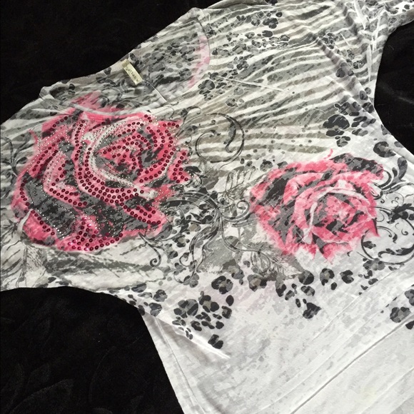 🌹🌹Pretty Top🌹🌹 - Picture 2 of 3