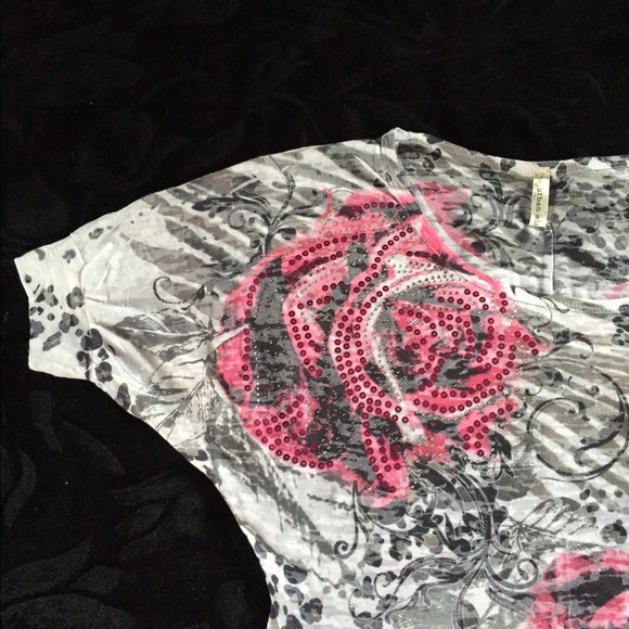 🌹🌹Pretty Top🌹🌹 - Picture 3 of 3