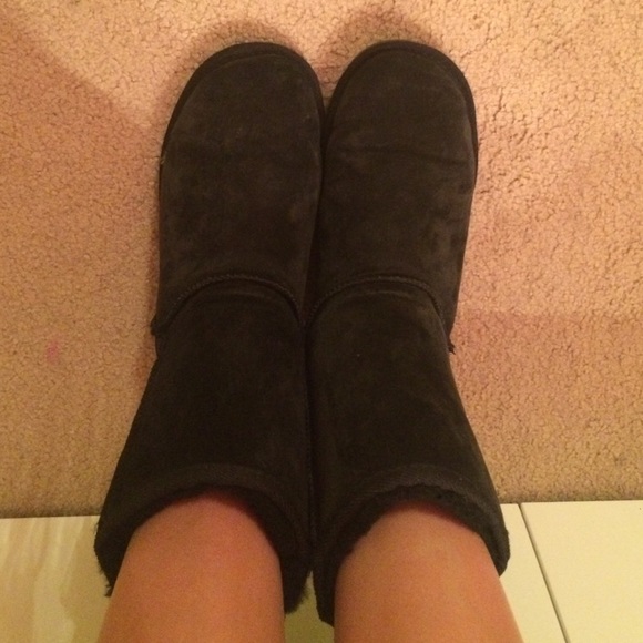 Black LAM uggs size 6