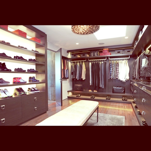 Come Check Out My Closet. DEALS STARTING FROM 8$.