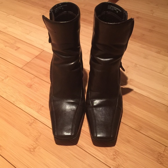 Heel boots - Picture 2 of 2