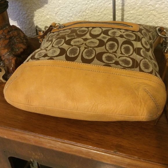 COACH Signature Slim Duffle E05K-9362 - Picture 3 of 4