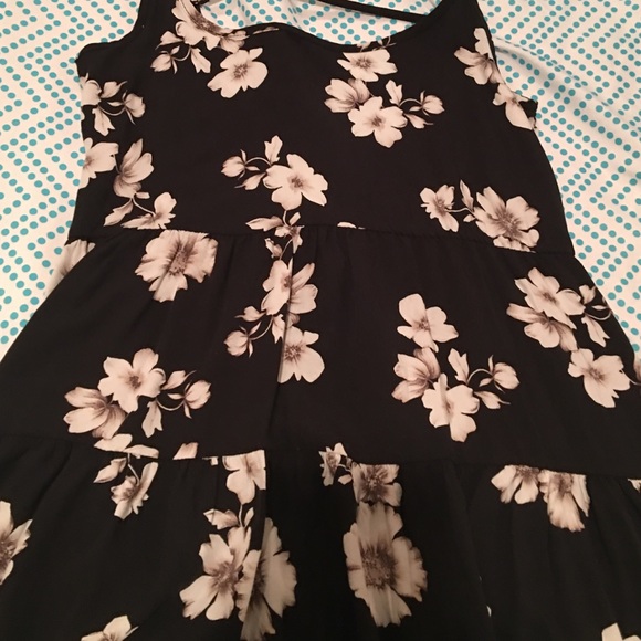 ❌SOLD❌ NWT Brandy Melville Black Floral Jada Dress - Picture 2 of 3