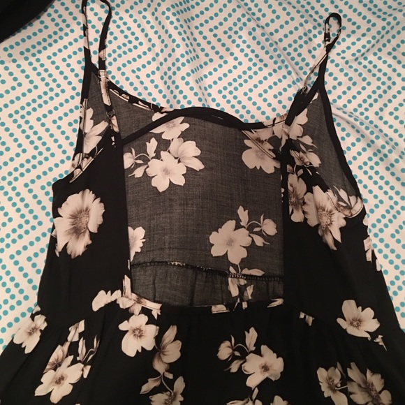 ❌SOLD❌ NWT Brandy Melville Black Floral Jada Dress - Picture 3 of 3