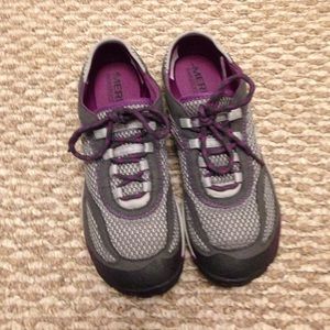 Low profile running shoes