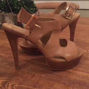 Nine West tan heels!