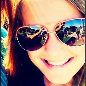 Meet your Posher, Ashleigh