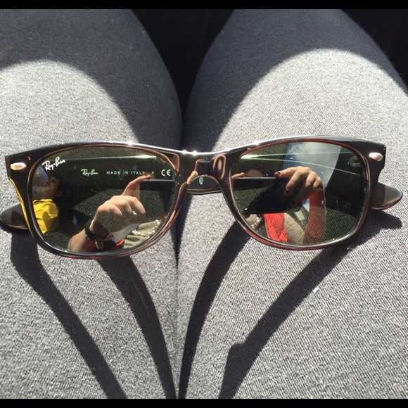 Raybands new! Never worn. Includes case.