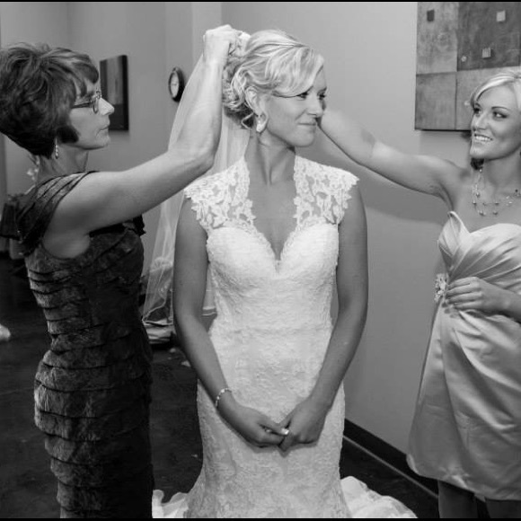 Allure Lace Wedding Dress - Picture 3 of 4