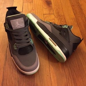Air jordan green glows