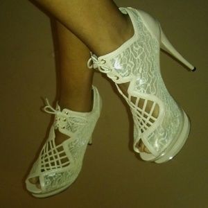 Sexy Nude Lace Peeptoe Heels