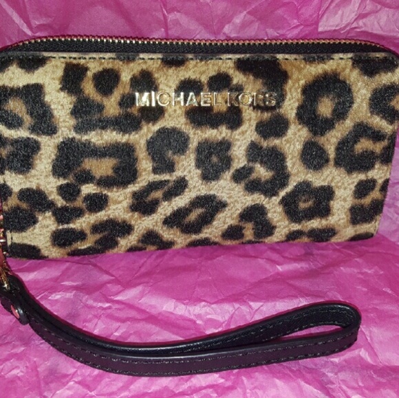 Leopard print Michael Kors Wristlet