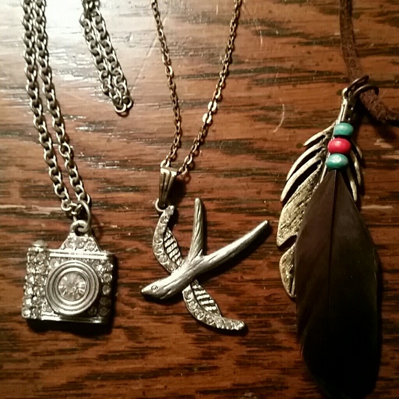 NECKLACE BUNDLE!! - Picture 2 of 4