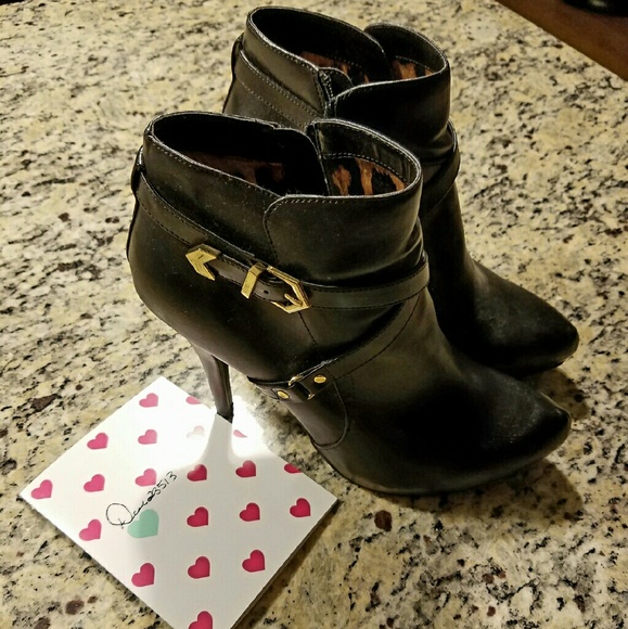 Guess - Picture 2 of 4