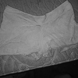Pretty flower design lace shorts