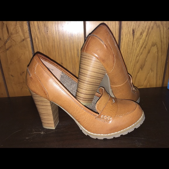Maurice's boot shoes. Tan/brown EUC size 7.5