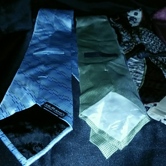 Four Designer ties - Picture 2 of 4