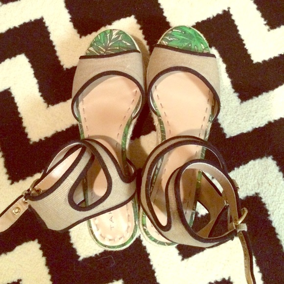Tahari wedge sandal!!