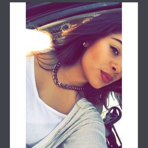 Meet your Posher, Mireya