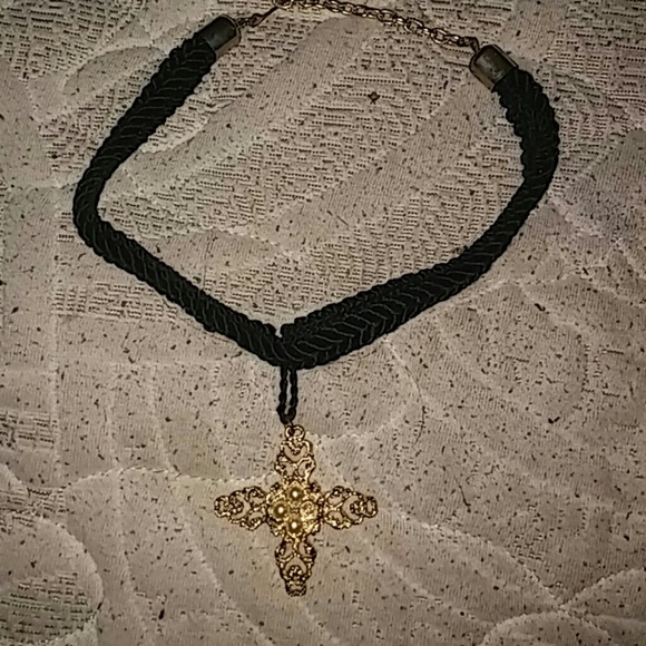 Elegant choker necklace