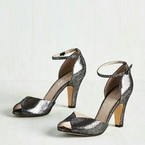 Modcloth Fine Dining Heel in Obsidian