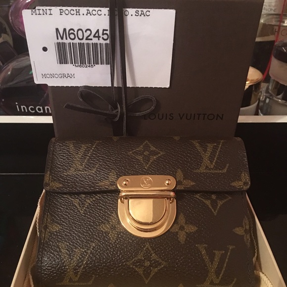 Louis Vuitton Koala Metal Buckle Wallet