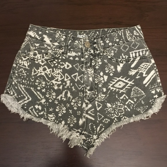 BDG High Rise Cheeky Short 💋 - Picture 3 of 4