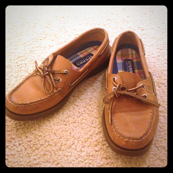 LAST CHANCE Sperry top siders in beige