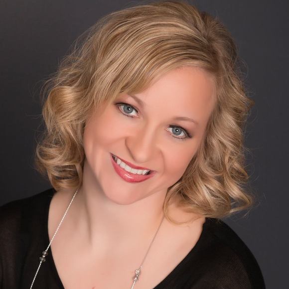 Meet your Posher, Courtney