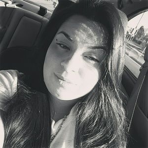 Meet your Posher, Yesenia