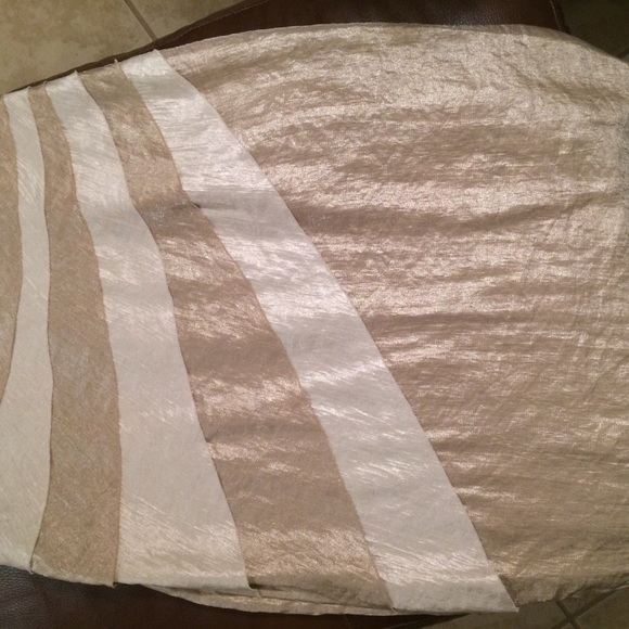 Gorgeous champagne and ivory flattering dress - Picture 3 of 4