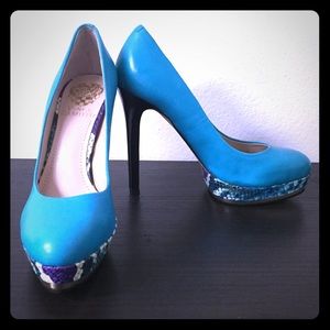 Vince Camuto Teal Snakeskin Platform Pumps