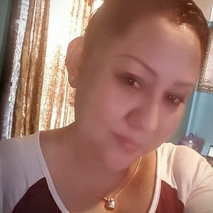 Meet your Posher, Idania