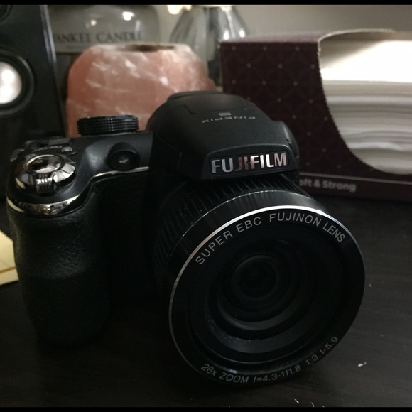 Fujifilm Finepix S9900W 16.2 MP digital camera - Picture 1 of 2