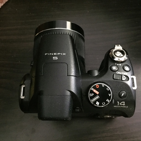 Fujifilm Finepix S9900W 16.2 MP digital camera - Picture 2 of 2